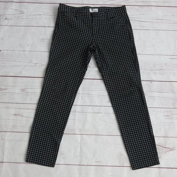 Old Navy The Diva Black Geo Daisy Cropped Capri Pants - Size 2 - Picture 1 of 6